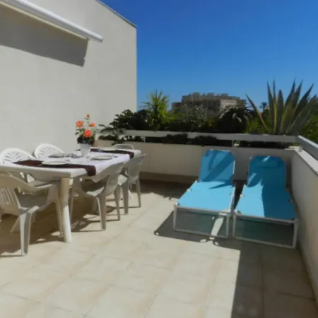 Le Lavandou, 9 Pieces, 4 Personnes - Fr-1-251-615 Apartment *
