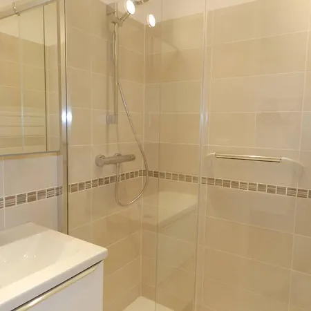 Le Lavandou, 9 Pieces, 4 Personnes - Fr-1-251-615 Apartment