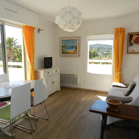 Le Lavandou, 9 Pieces, 4 Personnes - Fr-1-251-615 Apartment *