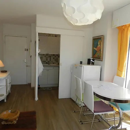 Le Lavandou, 9 Pieces, 4 Personnes - Fr-1-251-615 Apartment *