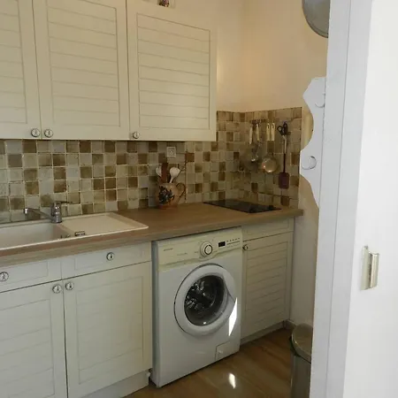 Le Lavandou, 9 Pieces, 4 Personnes - Fr-1-251-615 Apartment